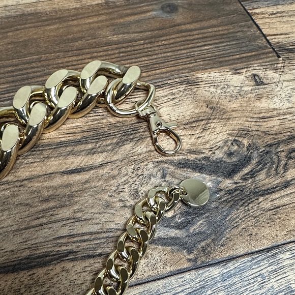 Express Thick Gold Chain Belt - Picture 5 of 6